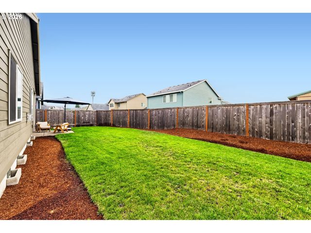 1886 N HYSSOP St, Canby, OR 97013