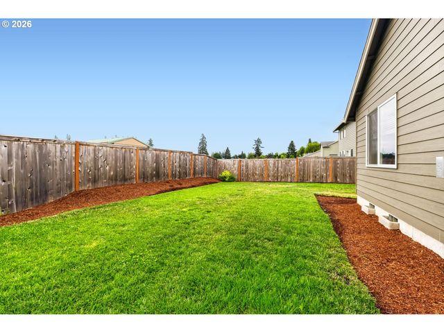 1886 N HYSSOP St, Canby, OR 97013