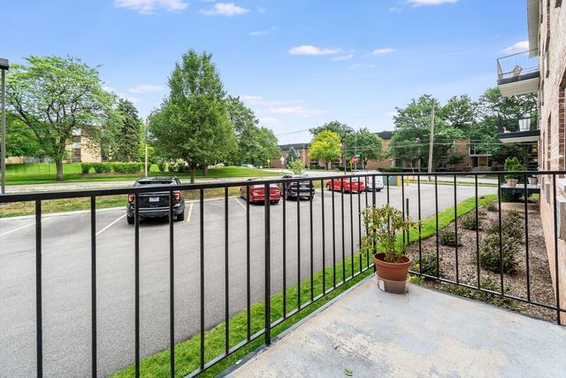 1041 N Mill Street 110, Naperville, IL 60563