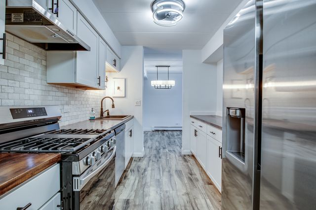 1041 N Mill Street 110, Naperville, IL 60563