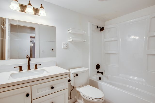 1041 N Mill Street 110, Naperville, IL 60563