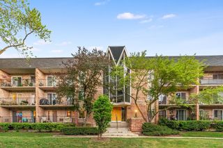 1041 N Mill Street 110, Naperville, IL 60563