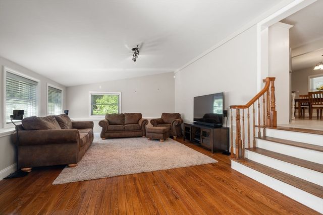380 Woodward Ave, Seekonk, MA 02771