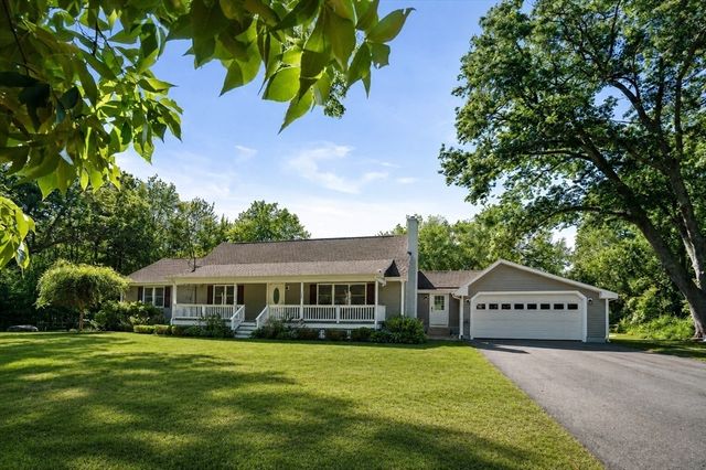 380 Woodward Ave, Seekonk, MA 02771