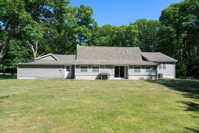 380 Woodward Ave, Seekonk, MA 02771