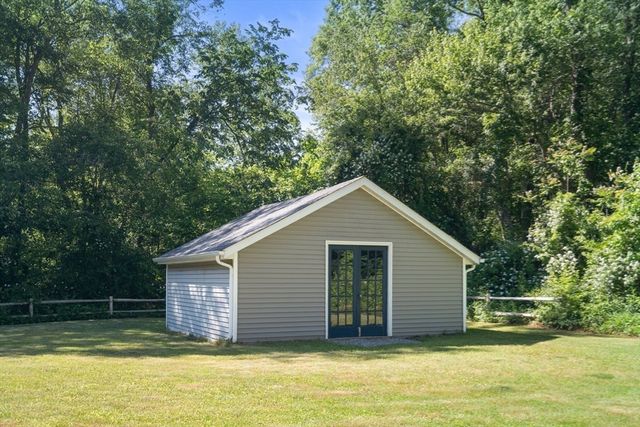 380 Woodward Ave, Seekonk, MA 02771