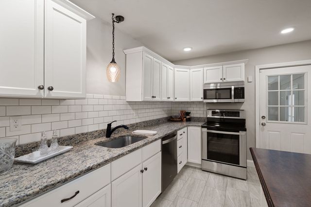 380 Woodward Ave, Seekonk, MA 02771