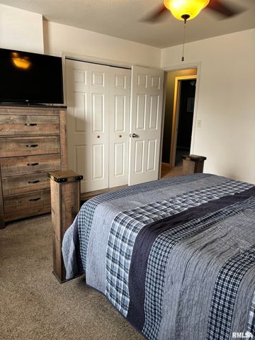 2411 Wintergreen Drive, Quincy, IL 62305