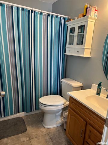 2411 Wintergreen Drive, Quincy, IL 62305