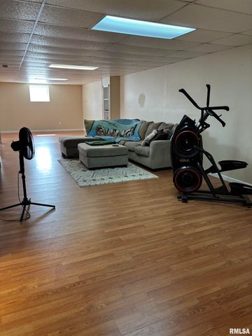 2411 Wintergreen Drive, Quincy, IL 62305