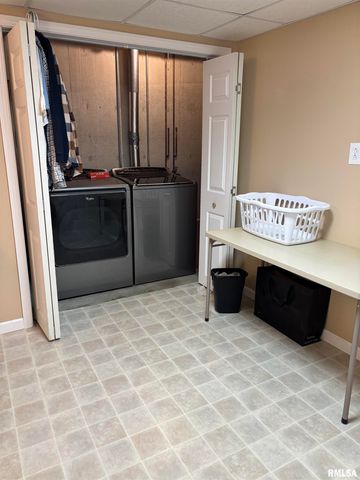 2411 Wintergreen Drive, Quincy, IL 62305