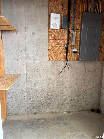 2411 Wintergreen Drive, Quincy, IL 62305