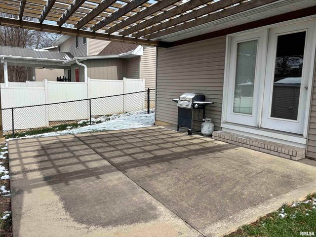 2411 Wintergreen Drive, Quincy, IL 62305