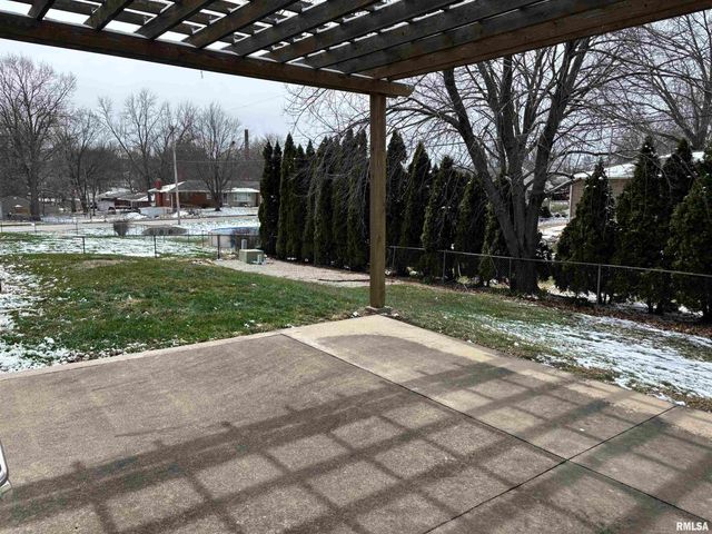 2411 Wintergreen Drive, Quincy, IL 62305