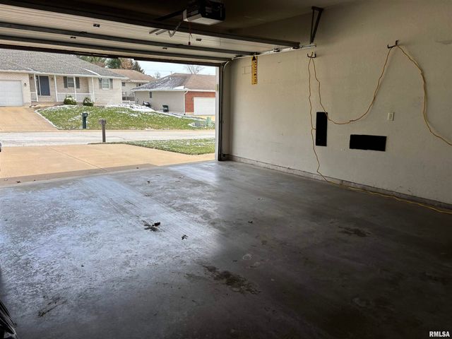 2411 Wintergreen Drive, Quincy, IL 62305