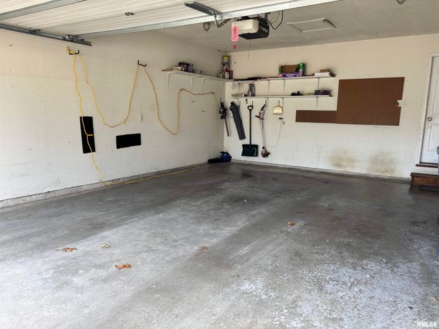 2411 Wintergreen Drive, Quincy, IL 62305