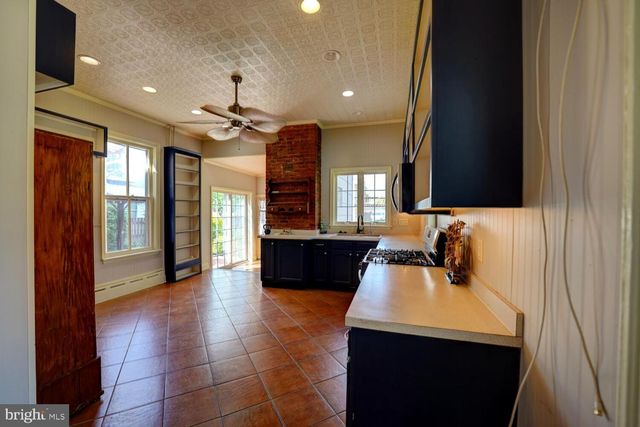 10 N STATE ST, Dover, DE 19901