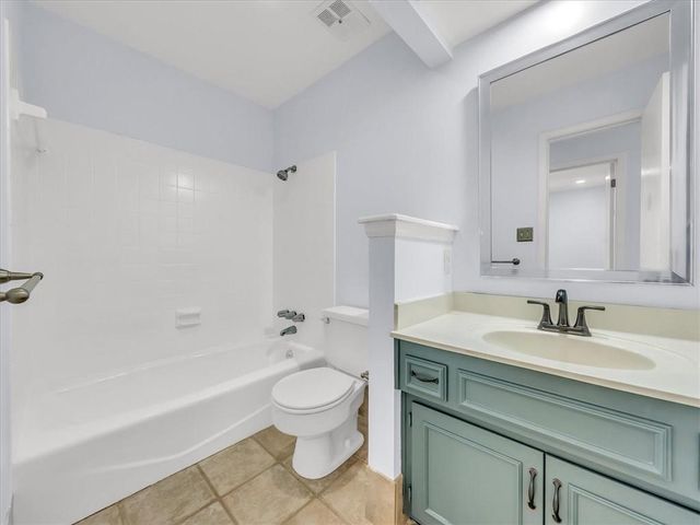 801 NE FAIRWAY HOMES Court, Lee's Summit, MO 64064