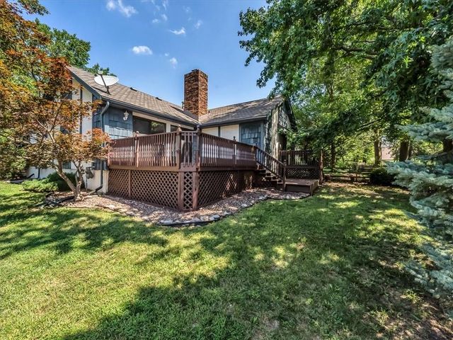 801 NE FAIRWAY HOMES Court, Lee's Summit, MO 64064