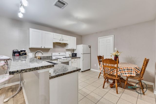 8825 E Buffalo Circle, Willis, TX 77378