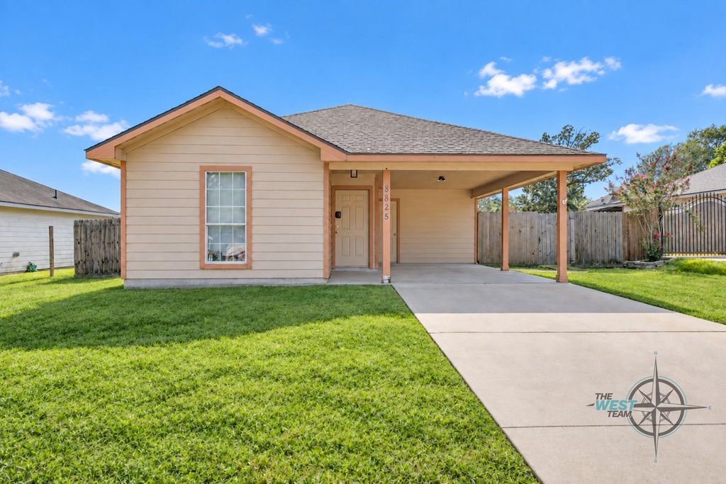8825 E Buffalo Circle, Willis, TX 77378