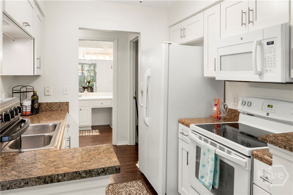 Image 10 of property listing at 12300 Apache Avenue 506, Savannah, GA 31419