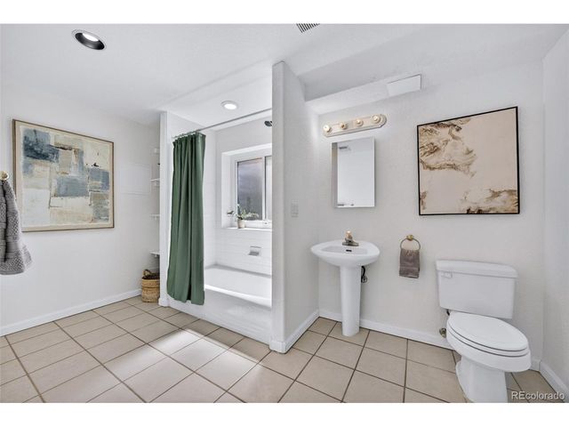 18825 E Union Dr, Aurora, CO 80015