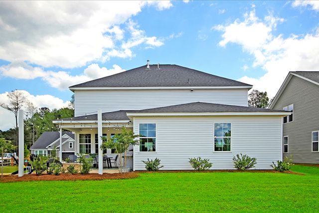 228 Creek Pointe Drive, Moncks Corner, SC 29461