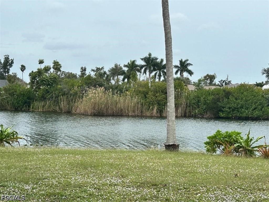 225 NE 10th PL, Cape Coral, FL 33909