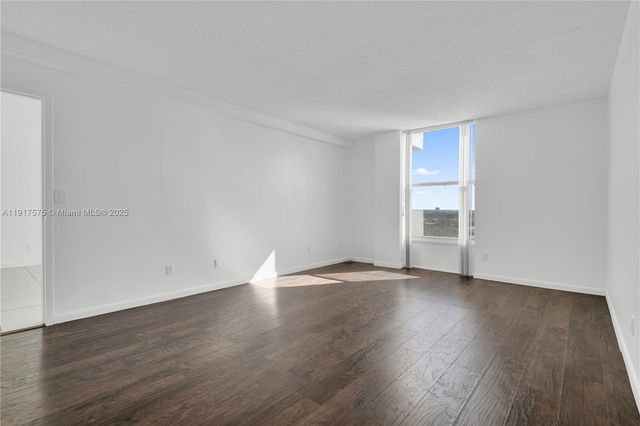 2020 NE 135th St 805, North Miami, FL 33181