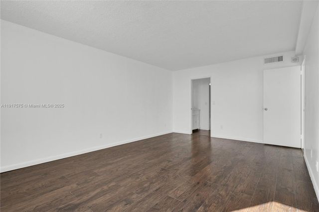 2020 NE 135th St 805, North Miami, FL 33181