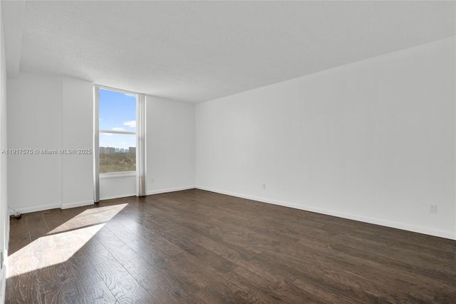 2020 NE 135th St 805, North Miami, FL 33181