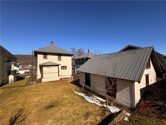 74 Rockland Avenue, Bradford City, PA 16701