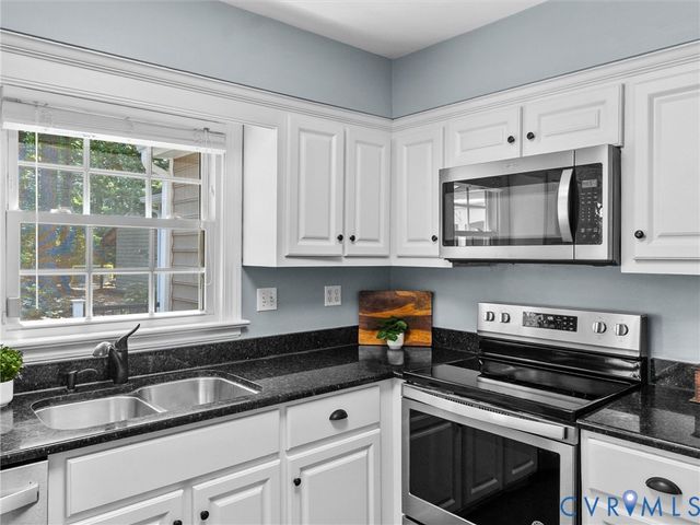 10307 Windbluff Dr, Henrico, VA 23238