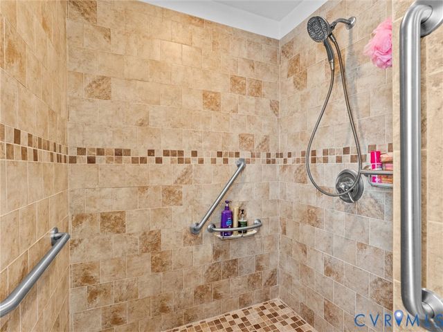 10307 Windbluff Dr, Henrico, VA 23238