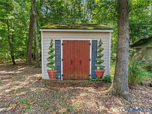 10307 Windbluff Dr, Henrico, VA 23238
