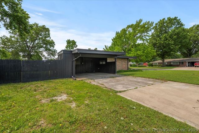 1500 Harris, Bartlesville, OK 74006