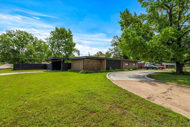 1500 Harris, Bartlesville, OK 74006