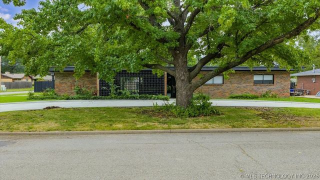 1500 Harris, Bartlesville, OK 74006