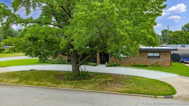 1500 Harris, Bartlesville, OK 74006