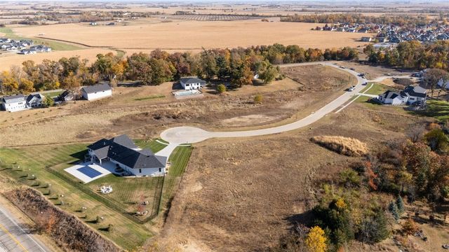 1915 Kaylin Court, Robins, IA 52328