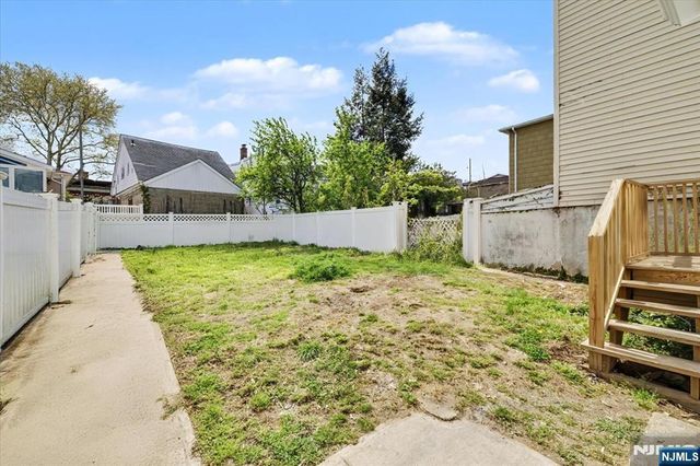 222 Riverview Place, Cliffside Park, NJ 07010