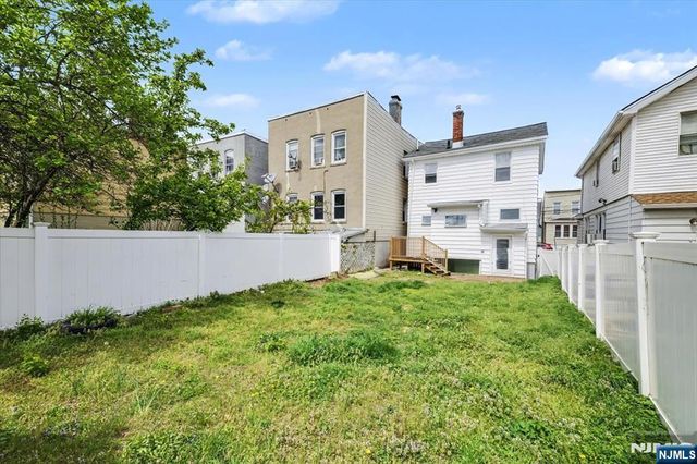 222 Riverview Place, Cliffside Park, NJ 07010