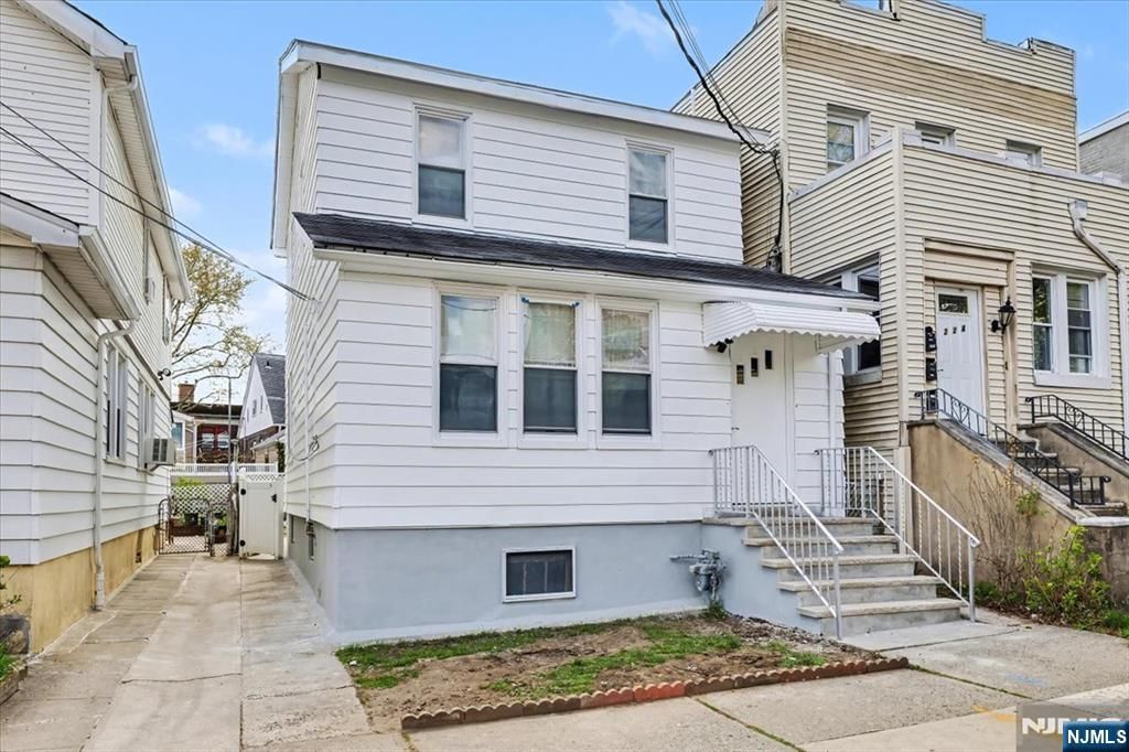 222 Riverview Place, Cliffside Park, NJ 07010