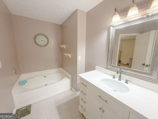 653 Al Roberts Road, Senoia, GA 30276