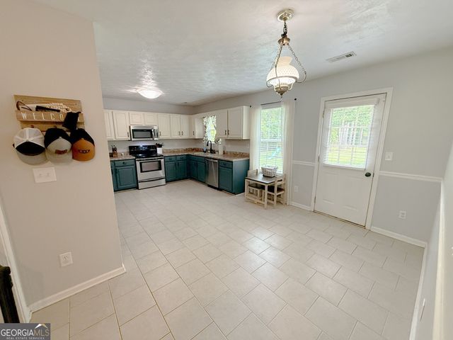 653 Al Roberts Road, Senoia, GA 30276