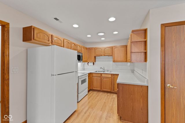 1621 Vidalia Court, Greenwood, IN 46143