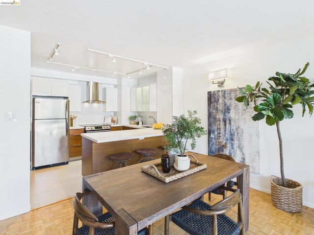 320 Lee St 303, Oakland, CA 94610
