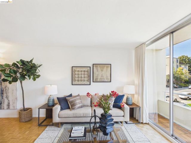320 Lee St 303, Oakland, CA 94610