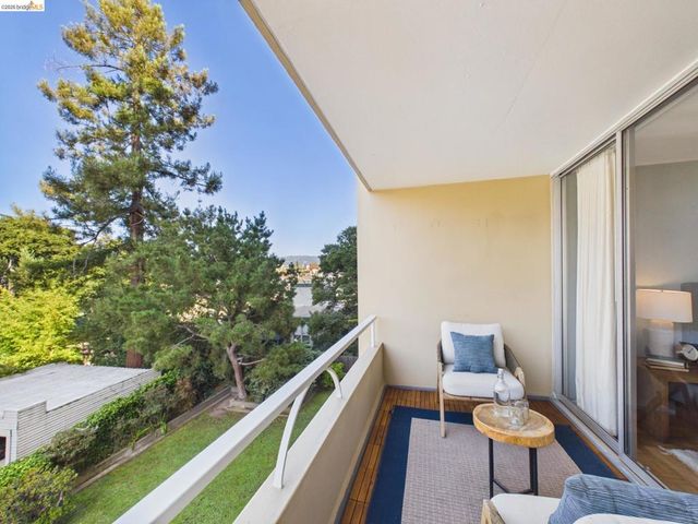 320 Lee St 303, Oakland, CA 94610